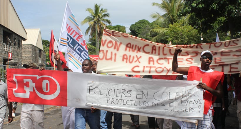 Mayotte : les forces vives manifestent contre le préfet 