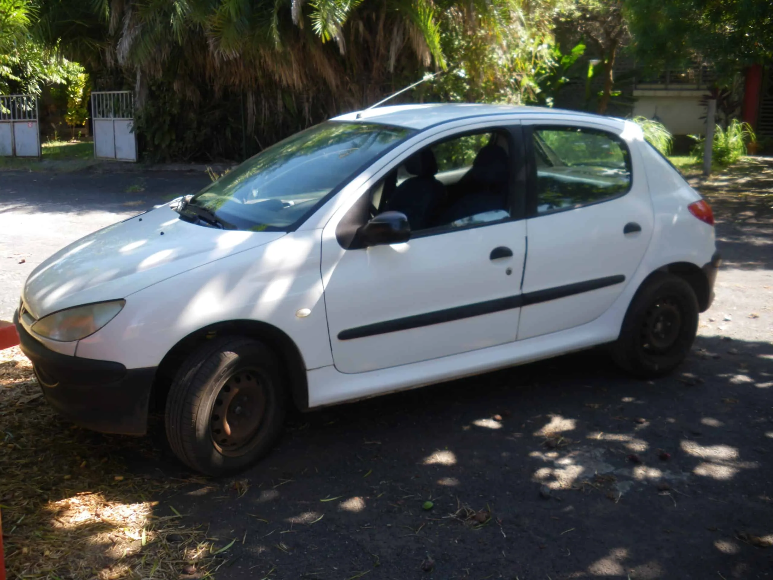 PEUGEOT 206