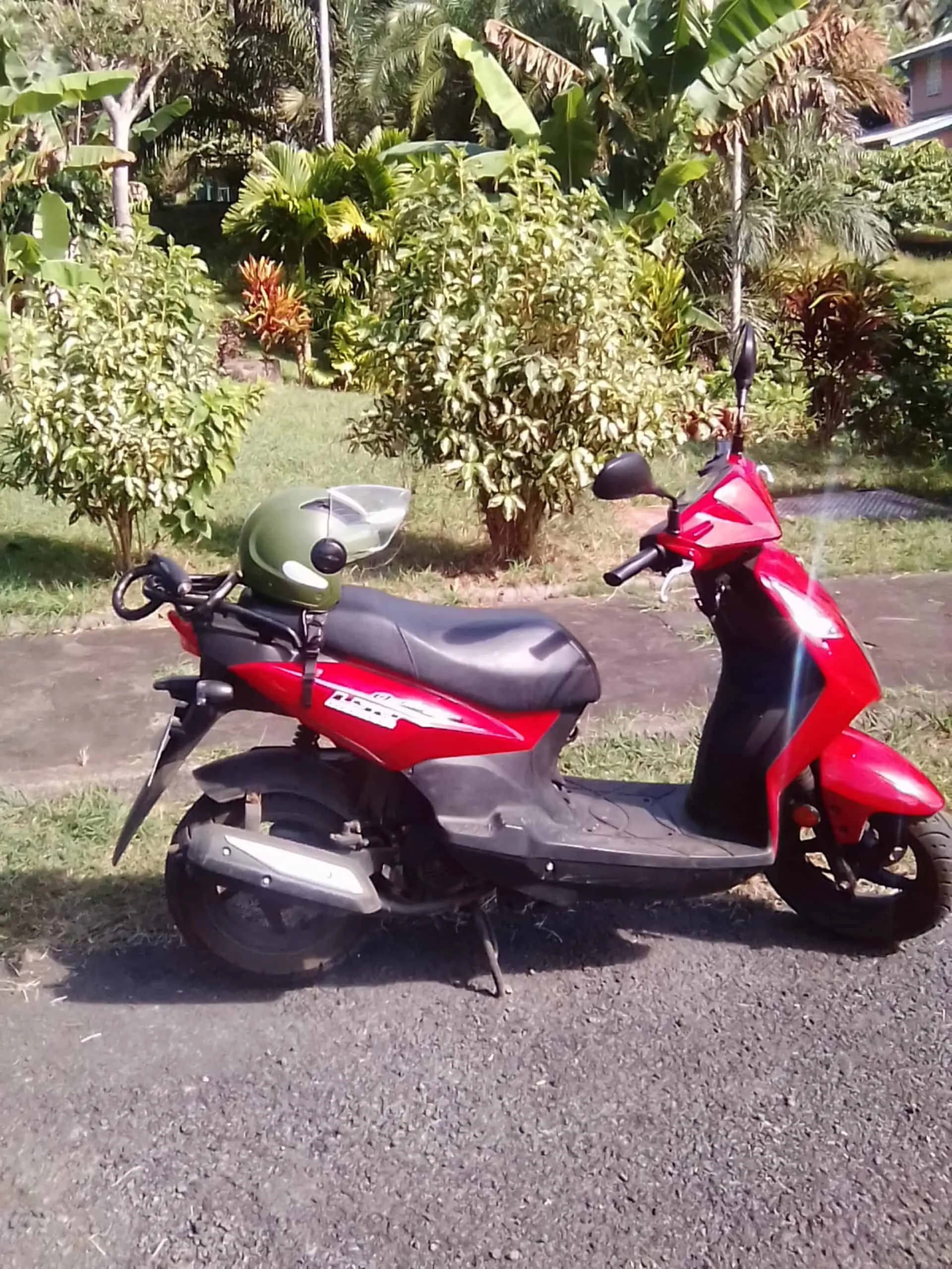 A saisir cause départ scooter 50CC  quasi neuf