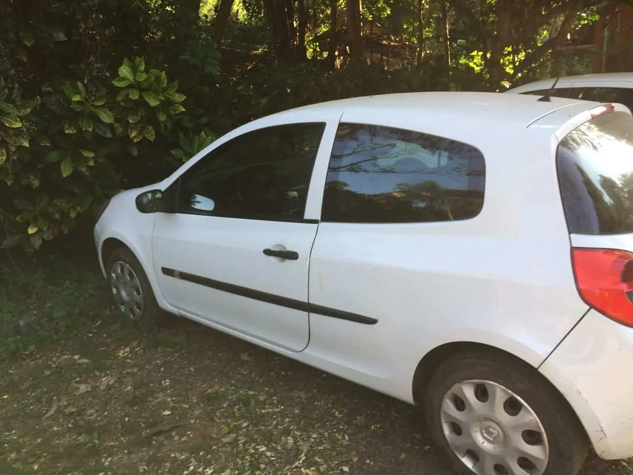 VENDS UNE RENAULT CLIO 3 – Diesel 3portes (Blanche)