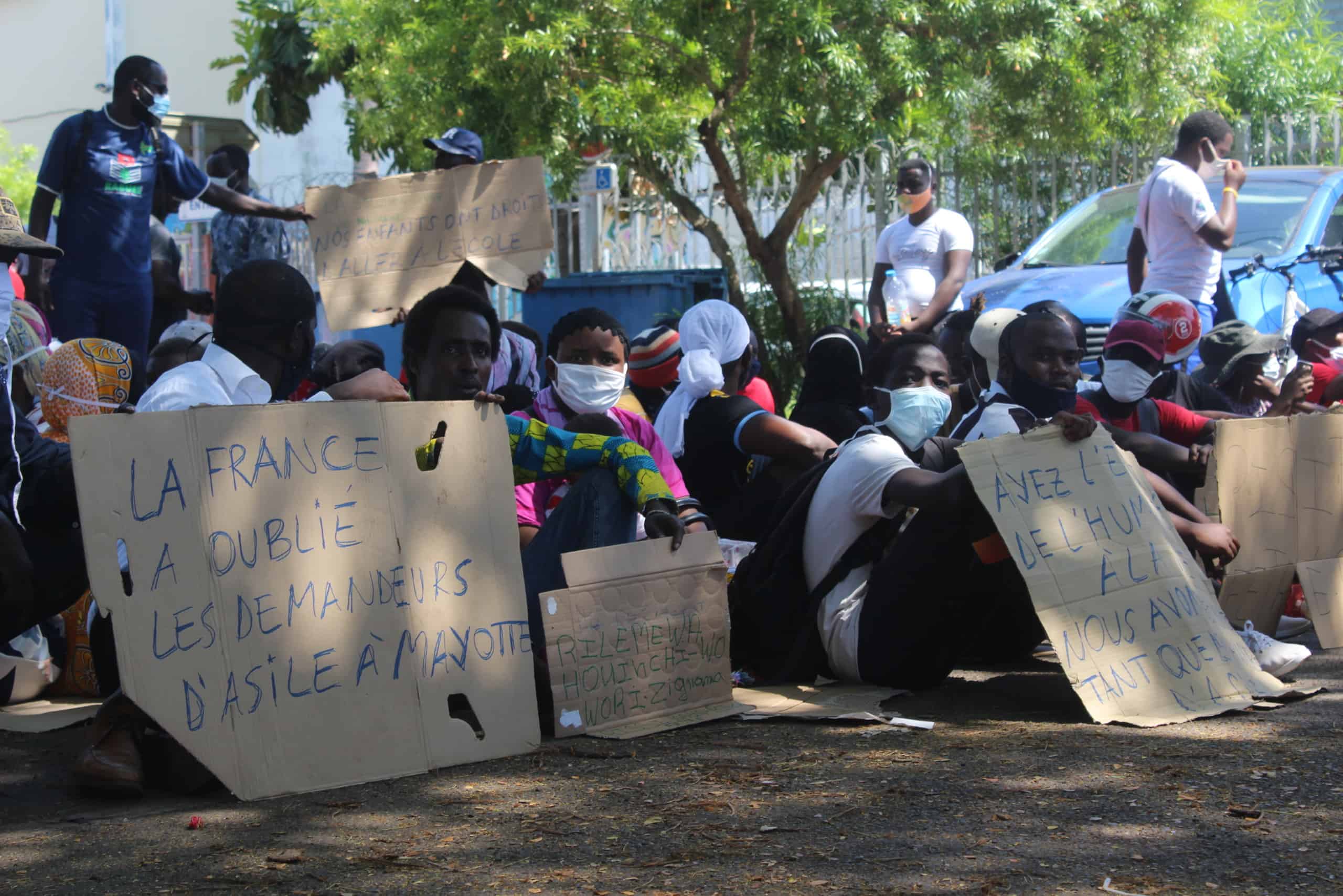 Mayotte : Plus De 200 Demandeurs D’asile Dorment Dans La Rue à Cavani ...