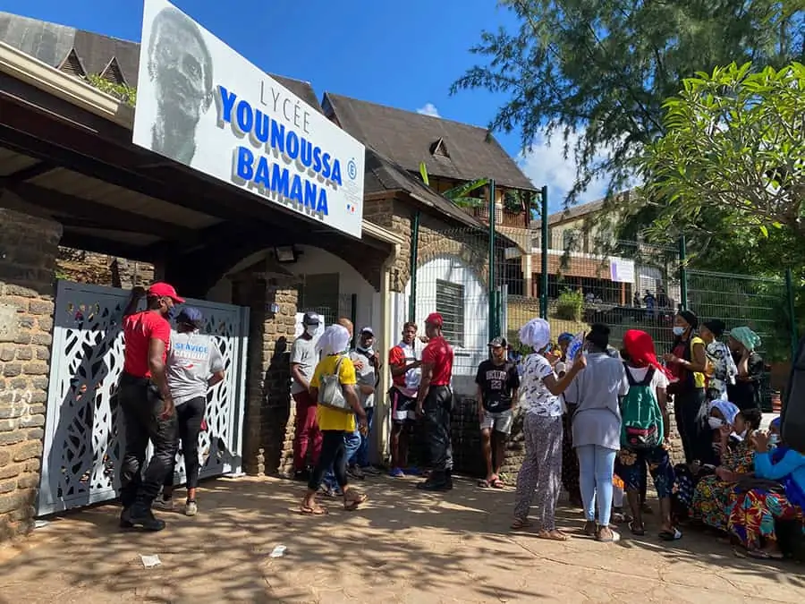 eleves-lycee-bamana-manifestent-devant-etablissement