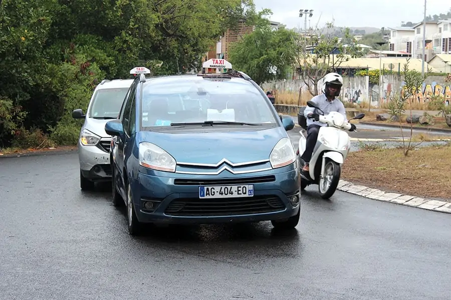 suspension-plan-transports-interurbains-mayotte-chauffeurs-taxi-levent-pied