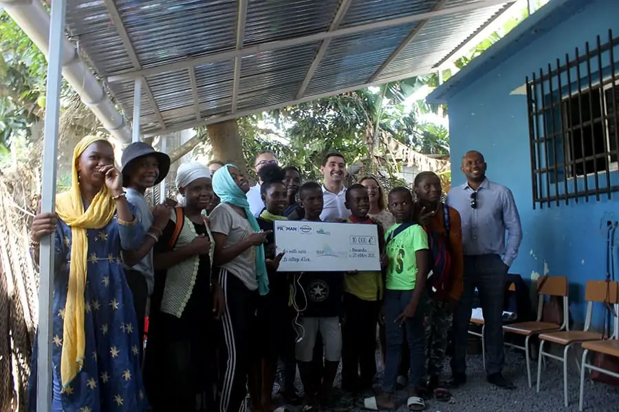 1-repas-enfant-proman-offre-cheque-10000-euros-village-eva-distribuer-42000-repas