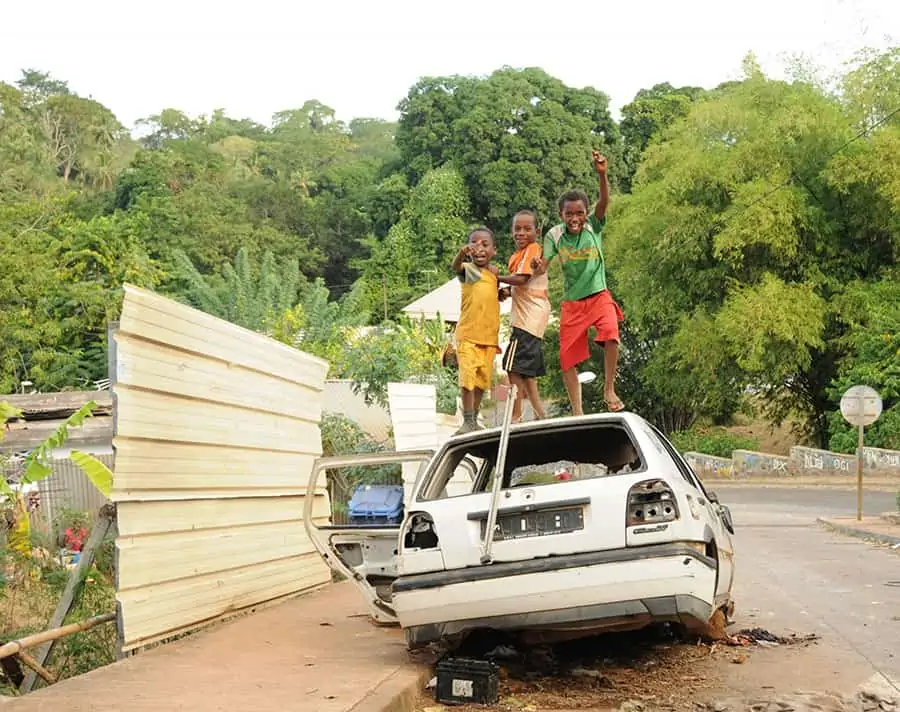 mineurs-isoles-marches-pas-encore-bout-du-tunnel