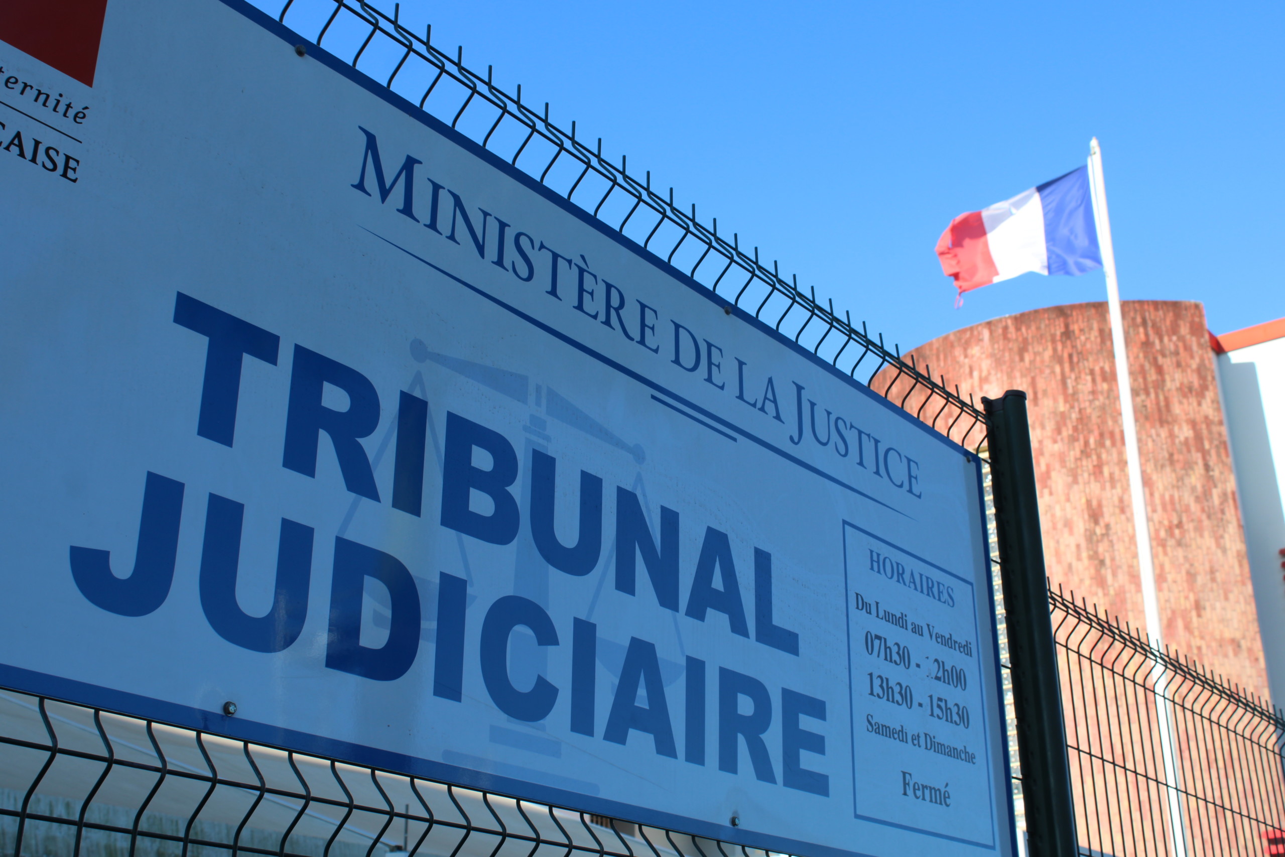 Deux ans de prison pour avoir forcé un homme à lui faire une fellation -  Mayotte Hebdo