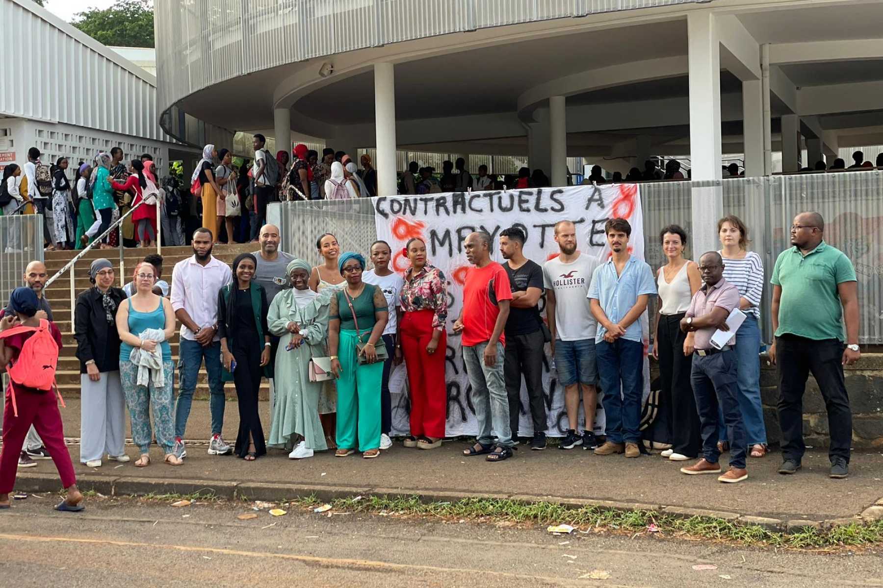 contractuels-en-greve-au-lycee-de-sada