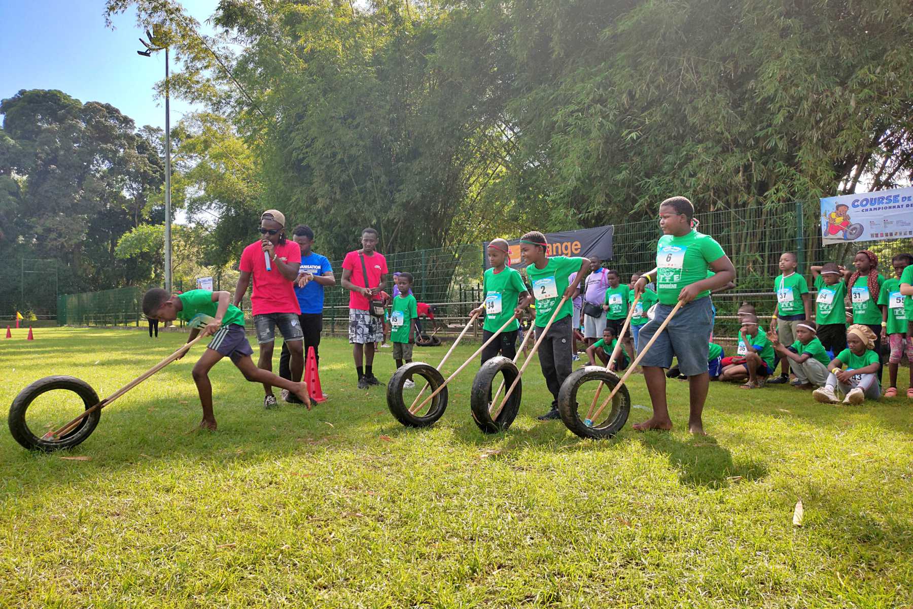 des-petits-sportifs-de-dembeni-se-mesurent-dans-la-course-de-pneus