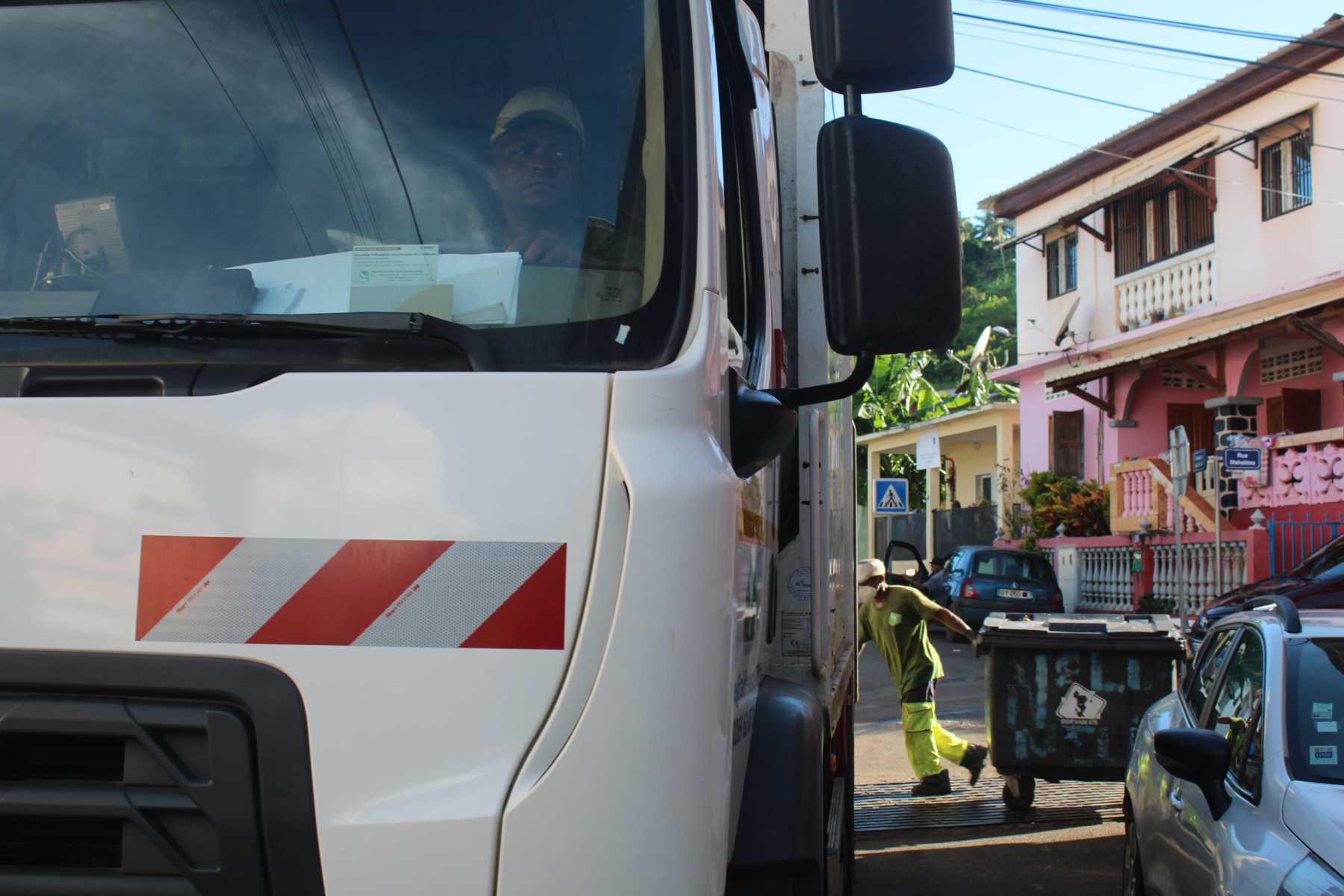 sur-les-routes-de-la-difficile-collecte-des-dechets-a-mayotte