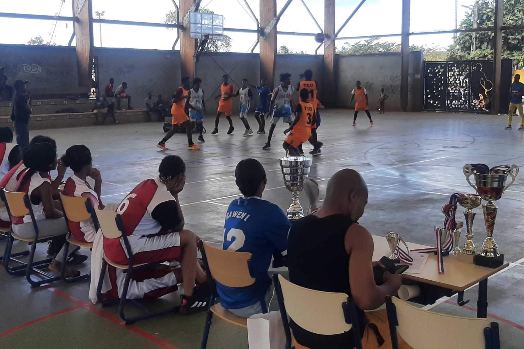 les-jeunes-basketteurs-de-mamoudzou-reunis-autour-de-letoile-bleue