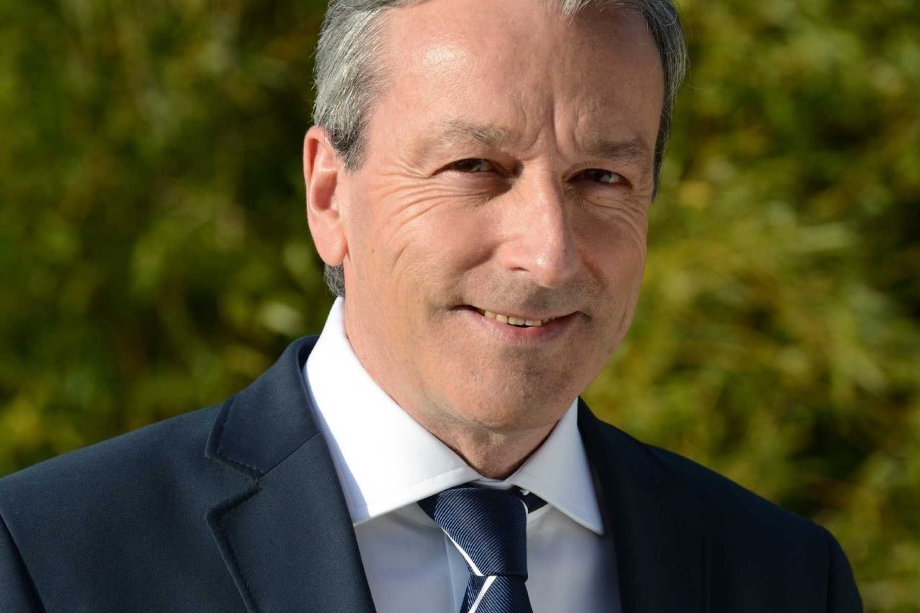 une-visite-eclair-centree-sur-leau-pour-philippe-vigier