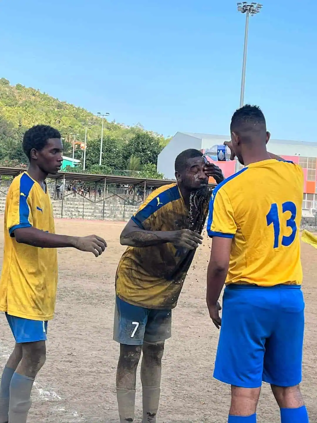 les-joueurs-du-pamandzi-sporting-club-bientot-prives-de-stade