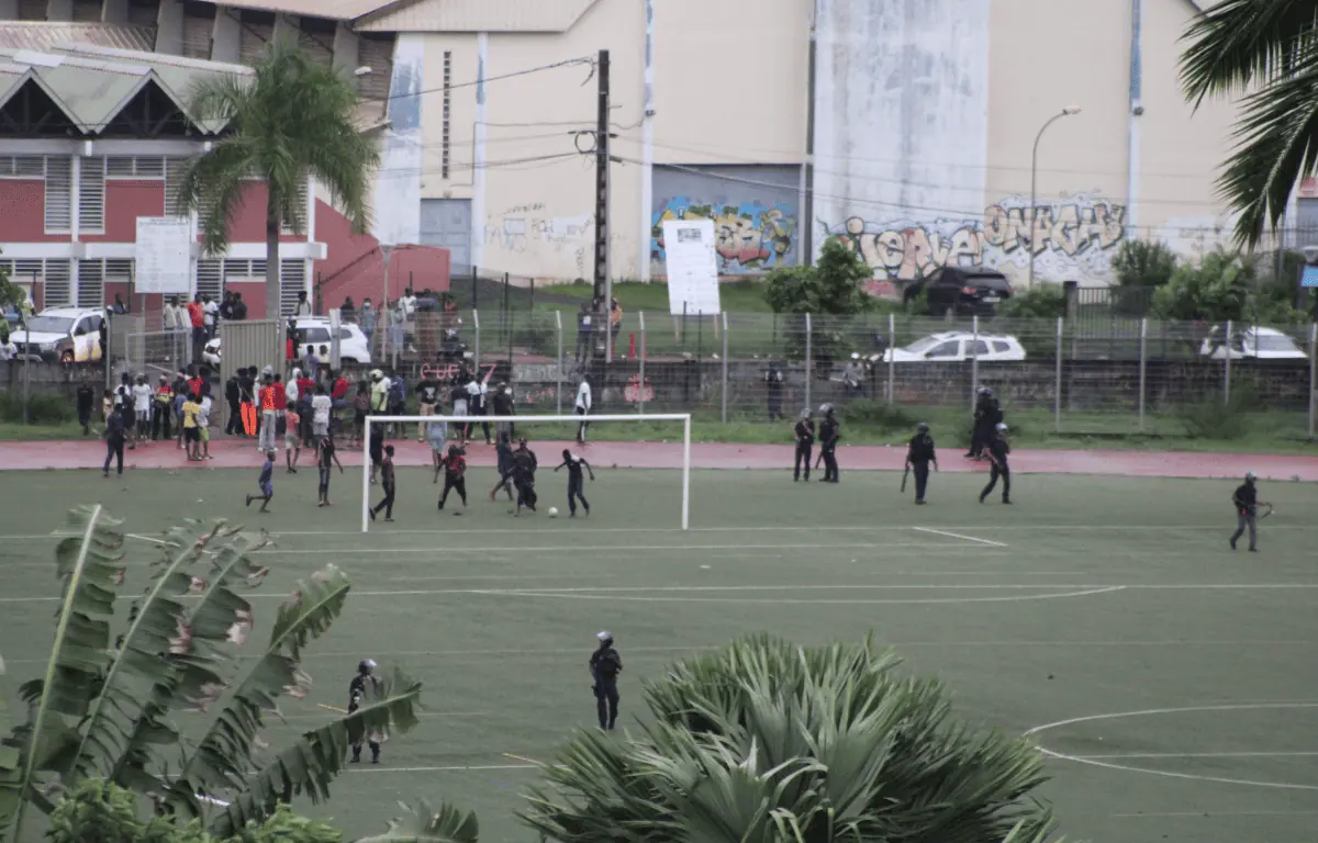 stade-de-cavani-deux-manifestants-places-en-garde-a-vue-mardi-soir