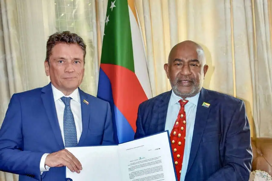 president-comores-azali-assoumani-felicite-par-france-pour-sa-reelection