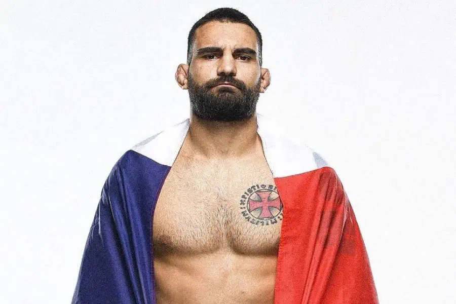 combattant-ufc-benoit-saint-denis-aux-cotes-du-rsma-de-combani