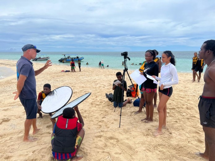 les-eleves-de-chiconi-expliquent-mayotte-sur-les-ondes-nationales