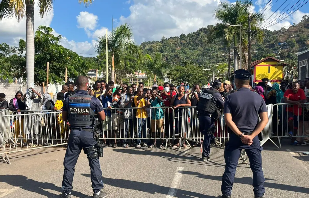 evacuation-en-cours-du-stade-de-cavani