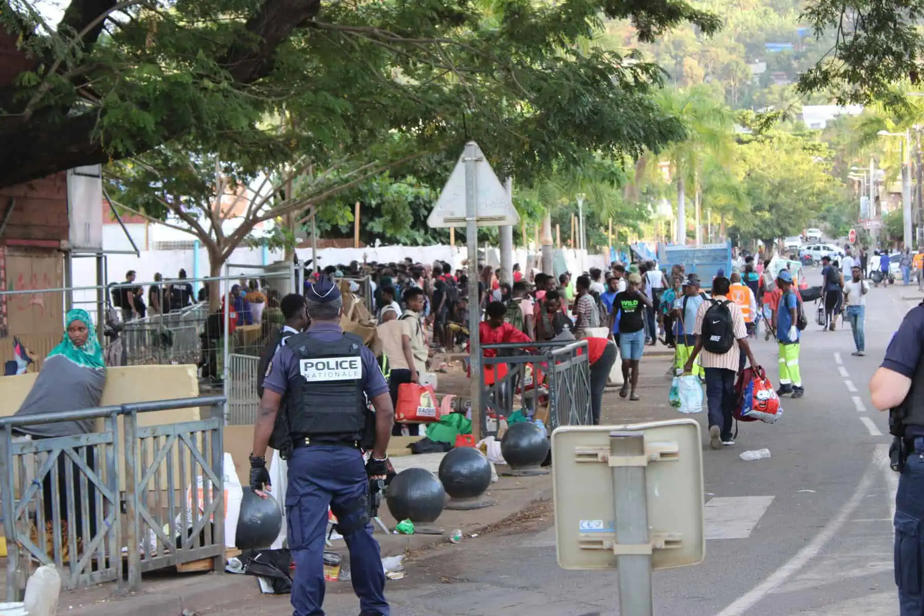 une-nouvelle-evacuation-devant-le-stade-de-cavani