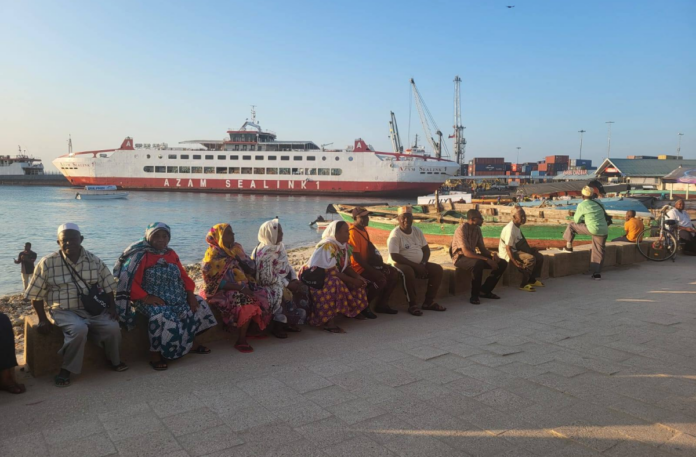 quatorze-seniors-de-mtsangamouji-en-voyage-a-zanzibar