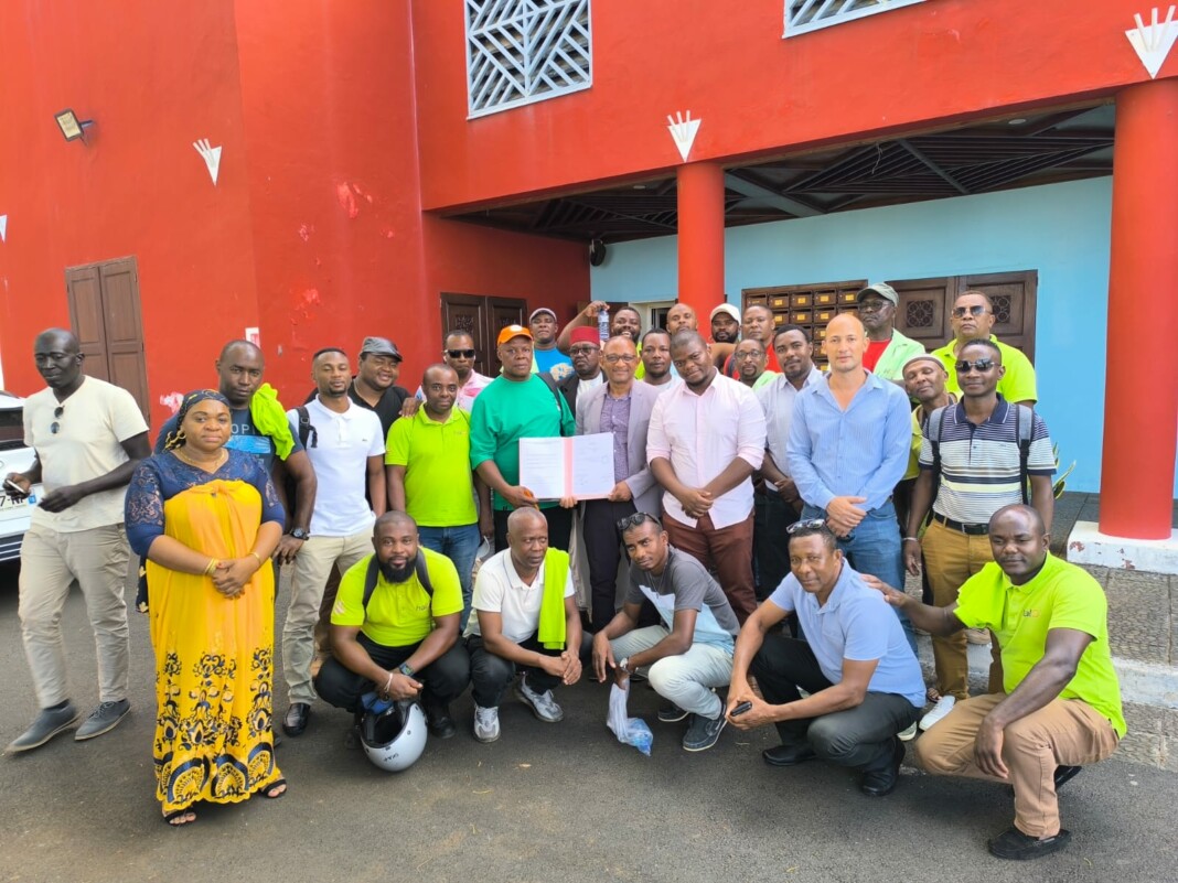 Le mouvement des chauffeurs de bus a pris fin, ce vendredi, au conseil départemental de Mayotte, grâce à l'accord obtenu avec les transporteurs et Ali Omar, vice-président du Département en charge des transports.