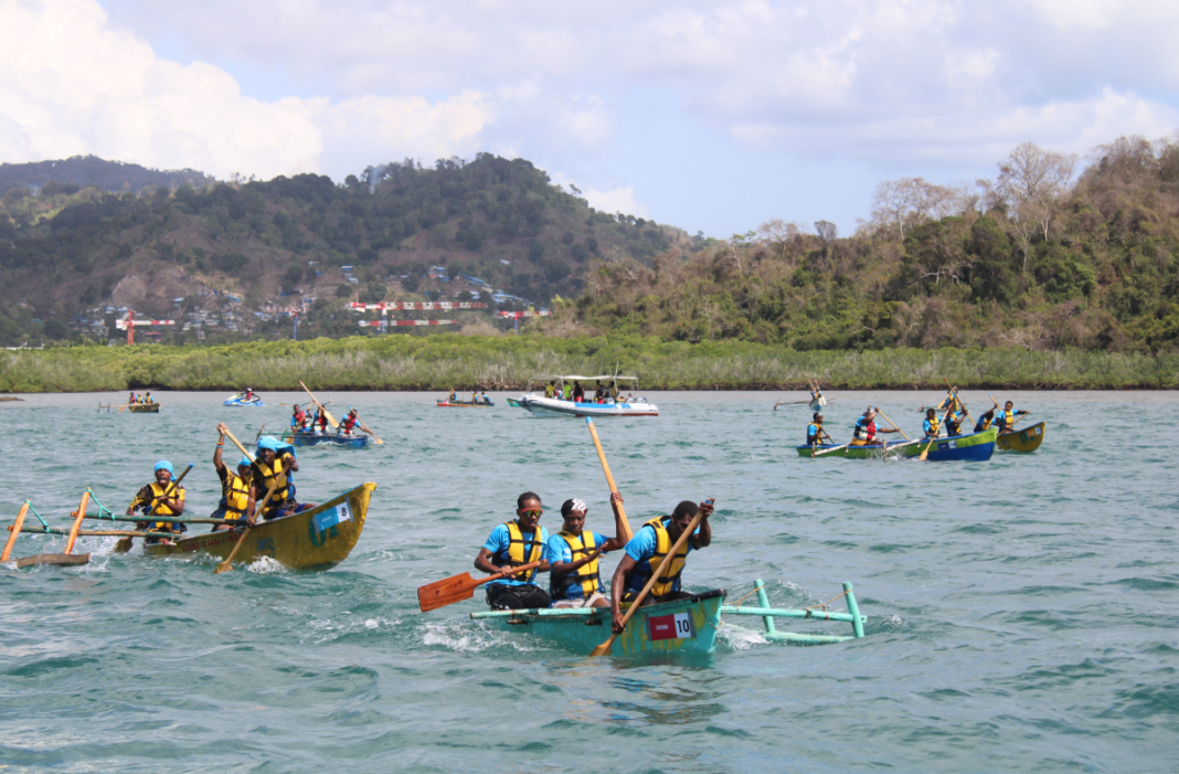 course-de-pirogues-ils-etaient-120-a-se-lancer-a-lassaut-du-lagon-ce-dimanche