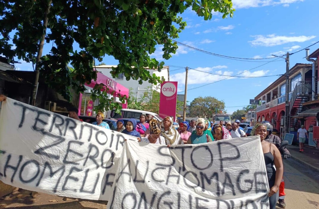 les-habitants-font-une-greve-du-chomage-a-tsingoni