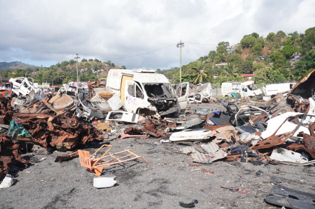 le-terre-plein-de-mtsapere-libere-de-ses-carcasses-de-voitures