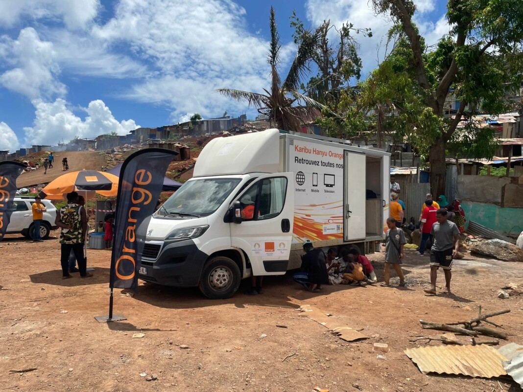 mayotte-orange-concoit-un-camion-connecte-pour-une-connectivite-nomade-et-solidaire