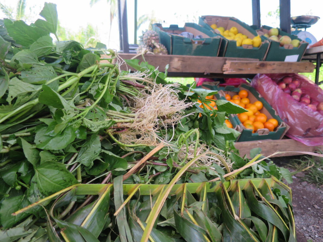 au-marche-de-chirongui-fruits-et-legumes-locaux-se-font-rares