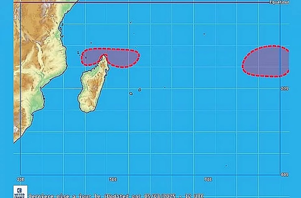 Le système pourrait passer à 200 km au Sud de Mayotte dimanche.