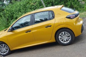 Vends Peugeot 208 jaune neuve