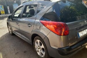 à vendre une peugeot 207  1.6 hdi