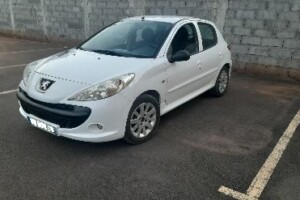 à vendre  une peugeot 206+ 1.4 hdi